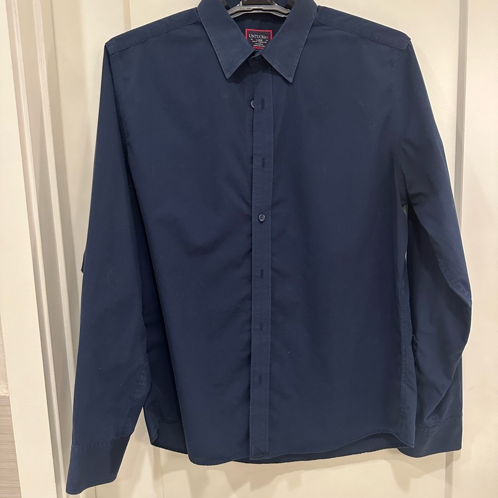 Men’s UNTUCKit long sleeve button down shirt.